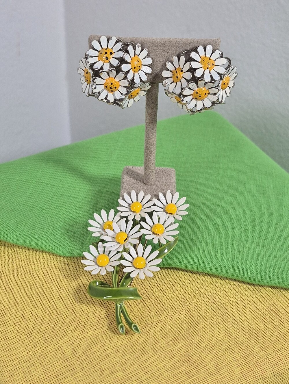 Vintage MCM Enamel Daisy Flower Brooch and Clip-on Earrings